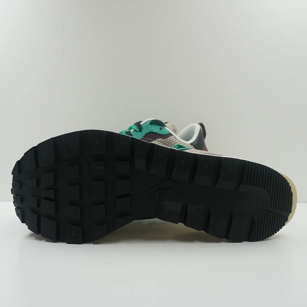 Nike Vaporwaffle sacai Villain Red Neptune Green